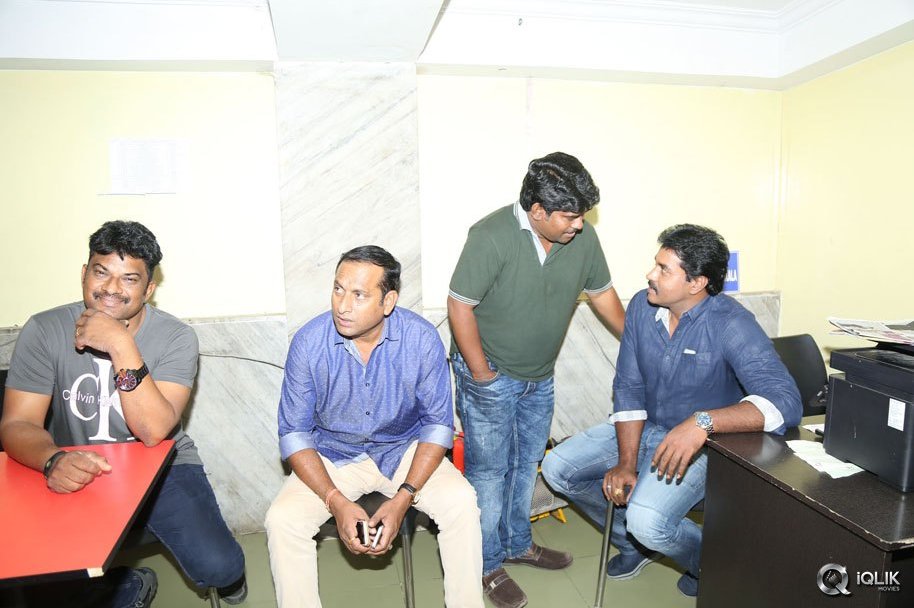 Jakkanna-Movie-Team-Visited-Hyderabad-Theaters